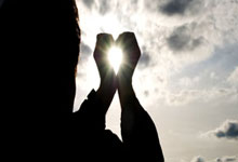 手机买股票用哪个app好:股票炒股配资开户-家具股突然大跌！特朗普最新关税威胁 宣布对家具进口展开调查